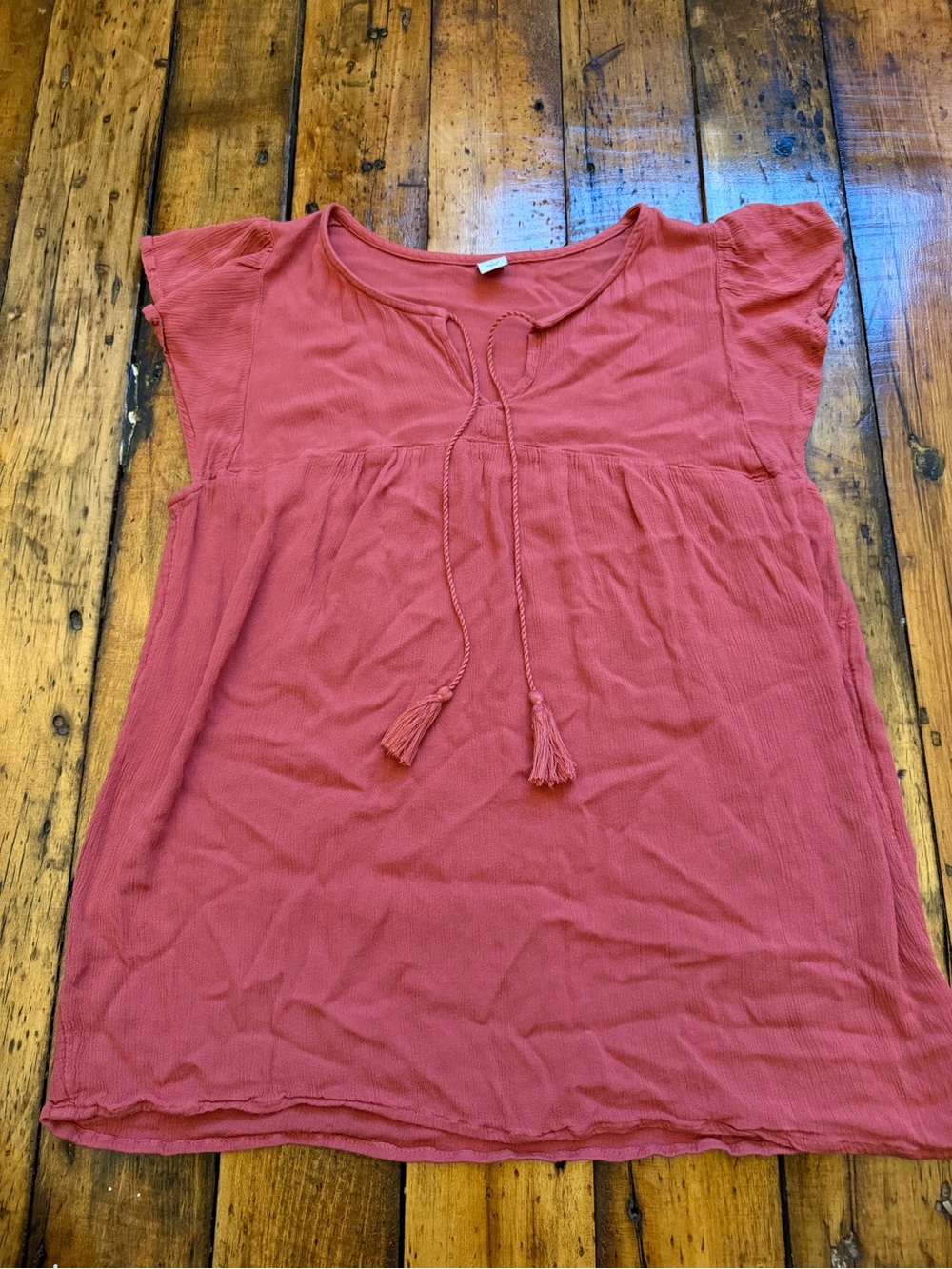 Old Navy Coral Tie-Front Flutter Sleeve blouse
